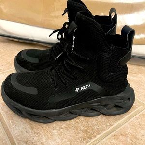 Steel toe black work boots unisex size 40 (men’s 7.5 women’s 9)